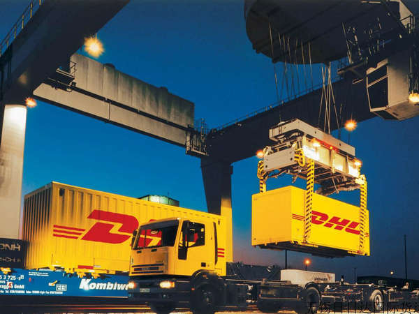 國際快遞到底是選擇船運還是飛機運？深度解析國際快遞運輸方式